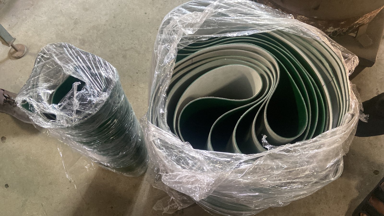 BELT CONVEYOR ASSEMBLY WITH DRIVE, BOX UNIT AND TWO SPARE BELTS – image 2